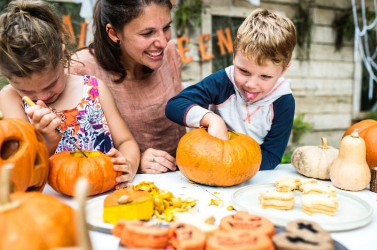 Parent-and-child-with-pumpkins