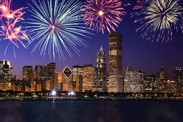 fireworks-over-chicago-skyline-thinkstock