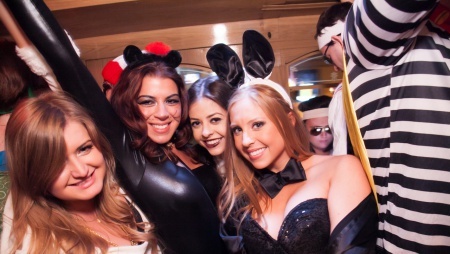 group-trolley-girl-halloween-1