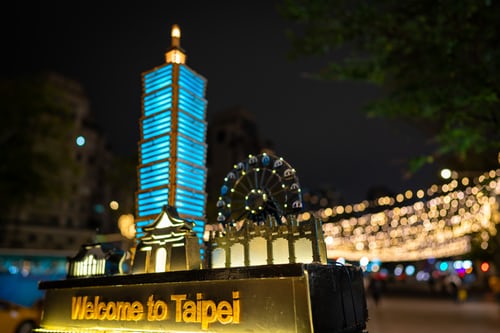 4_New_Year’s_Eve_Taipei_101_Building_Fireworks